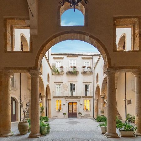 Residenza Dumah - Elegante Dimora In Centro Lejlighed Syracuse Eksteriør billede